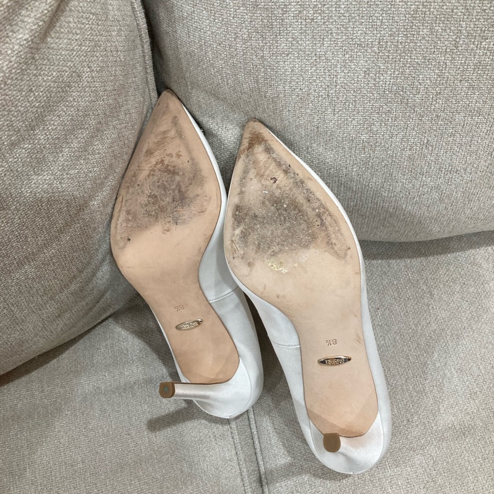 Badgley Mischka White Heels with Crystal Embellishment Size 8.5 - Picture 10 of 13